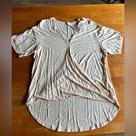 NWT’s Women’s AEO Super Soft Blouse - Picture 4 of 4